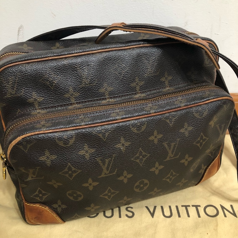 Louis Vuitton Nile messenger
